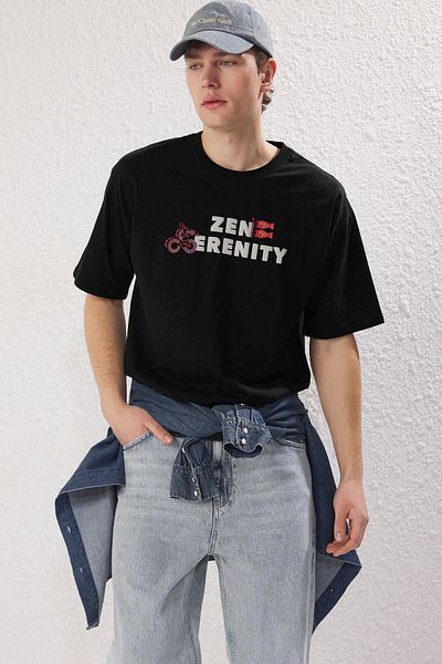 Trendyol Collection Χοντρό και εμπριμέ μαύρο μπλουζάκι Tok Oversize - TMNSS25TS00022