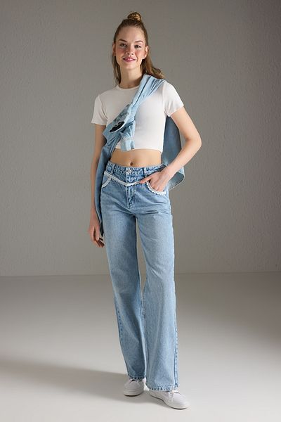 Trendyol Collection Blugi cu talie înaltă cu dantelă albastră TWOSS25JE00227
