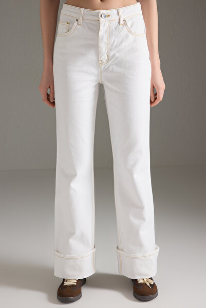 Trendyol Collection Λευκό ψηλόμεσο τζιν με φαρδιά πόδι με λεπτομέρεια ραφής TWOSS25JE00282