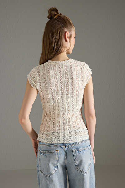 Trendyol Collection Ecru Lace Fitted/Slim Fit Moon Sleeve Knitted Blouse Twoss25Bz00282