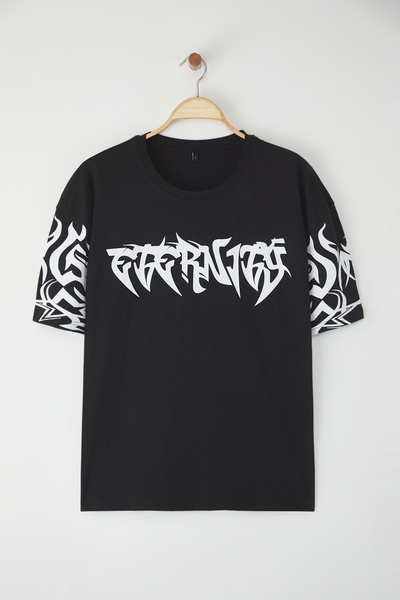 Trendyol Collection Μαύρο μπλουζάκι με στάμπα Oversize 100% βαμβάκι TMNSS25TS00192