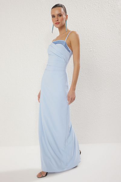 Trendyol Collection Hellblaues, gewebtes, langes, schickes Abendkleid mit Steindruck, Nachtabendkleid TPRSS25AE00171