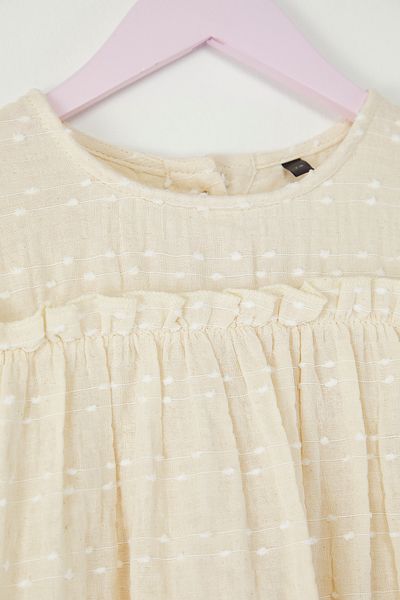TRENDYOLKIDS Beigefarbenes Basic-Mini-Kurzarm-Webkleid aus Baumwolle für Mädchen TKDSS25EL00029