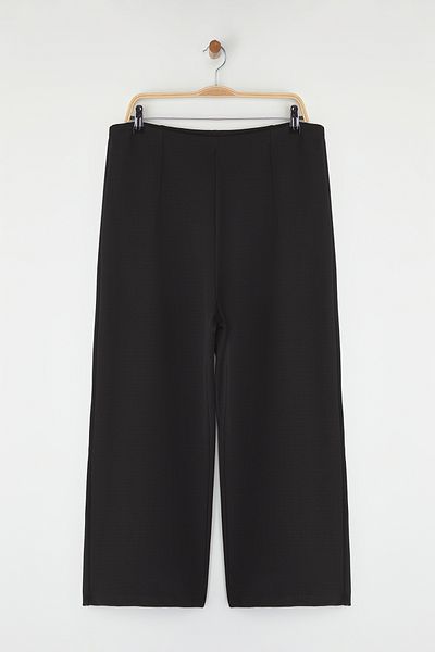 Trendyol Curve Schwarze Culotte-Hose in Übergröße mit hohem Taillenausschnitt – TBBSS25AR00041