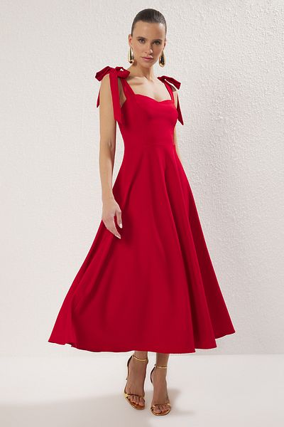 Trendyol Collection Rotes, gewebtes, schickes Midikleid mit A-Schnitt und Schnürung TPRSS24EL00251
