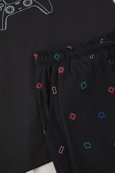 Trendyol Collection Μαύρο κανονικό παιχνίδι με στάμπα πλεκτό σορτς πιτζάμα TMNSS25PT00077