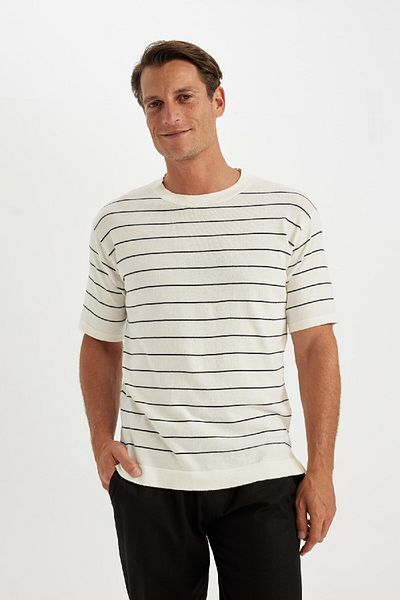 DeFacto Kurzarm-T-Shirt aus Baumwolle mit Rundhalsausschnitt und Streifen – Standard-Passform D3581ax24sm