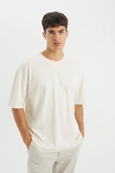DeFacto Übergroßes, kurzärmliges Baumwoll-T-Shirt mit Rundhalsausschnitt und Rundhalsausschnitt D4911ax24au
