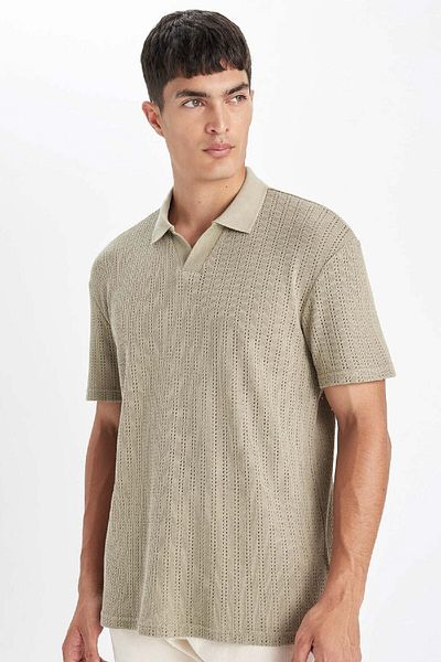 DeFacto Kurzärmliges, strukturiertes Strick-Polo-T-Shirt mit normaler Passform D4810ax24sm