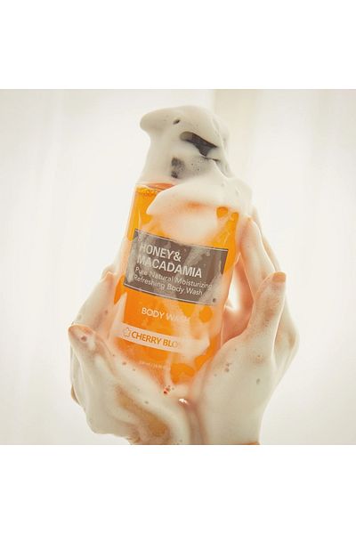 Kundal Honey & Macadamia Pure Natural Moisturizing Refreshing Body Wash Blackberry Bay 500 mL