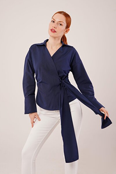 Markamoni Жіноча блуза з кружевим коміром на зав'язках