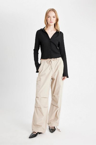 DeFacto Coool Fitted Basic Solid Button Langarm-Crop-Shirt in Weiß A0012ax24au