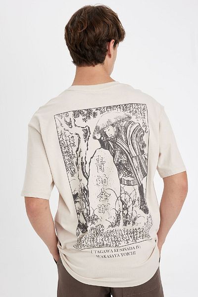 DeFacto Utagawa Kunisada – Baumwoll-Kurzarm-T-Shirt mit Rundhalsausschnitt C9124ax24au, Boxy-Passform mit Rückenaufdruck