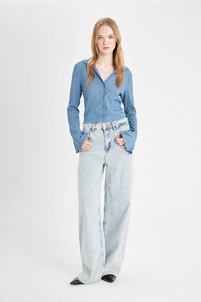 DeFacto Coool Fitted Basic Solid Button Langarm-Crop-Shirt in Weiß A0012ax24au