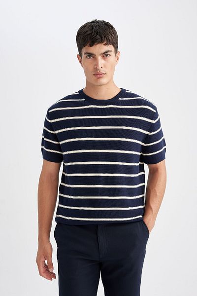 DeFacto Kurzärmliges T-Shirt aus gestreifter Baumwolle mit Rundhalsausschnitt - StandardFitD6530ax24hs