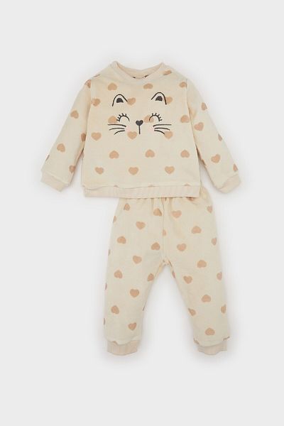 DeFacto Herzgemustertes Baby-Pyjama-Set für Mädchen – Velours, lange Ärmel, Ober- und Unterteil-Set D5380A524WN