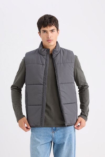 DeFacto Regular Fit Stand Up Collar Puffer Vesta se zipem D6286AX25SP