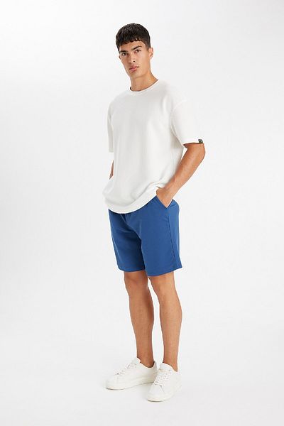 DeFacto Einfache, gerade Bermuda-Shorts mit normaler Passform und Taschen D7933ax24sm