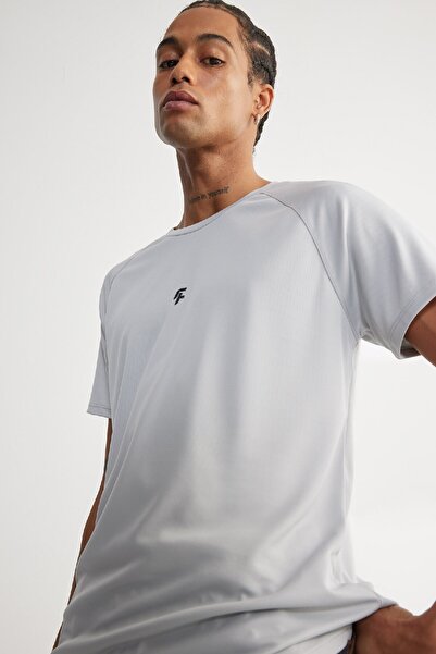 DeFacto DeFactoFit Slim Fit Slim Fit Rundhalsausschnitt bedrucktes Sport-Kurzarm-T-Shirt V2887AZ25SP