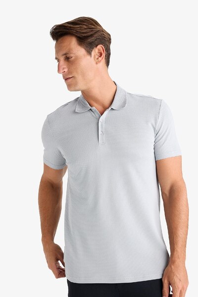 DeFacto Slim Fit, schmal geschnittenes, kurzärmliges Basic-Polo-T-Shirt aus Baumwoll-Modal-Mischgewebe M6609az25sp