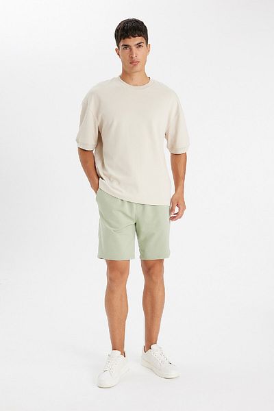 DeFacto Einfache, gerade Bermuda-Shorts mit normaler Passform und Taschen D7933ax24sm