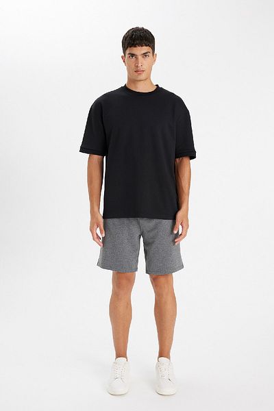 DeFacto Einfache, gerade Bermuda-Shorts mit normaler Passform und Taschen D7920ax24sm