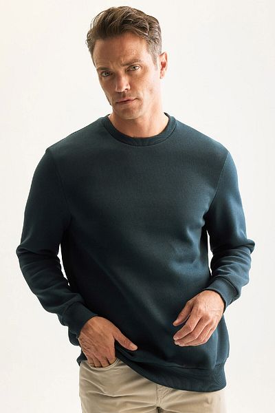 DeFacto 3-fädiges, dickes Sweatshirt aus Baumwolle mit Fleece-Innenseite und normaler Passform, Rundhalsausschnitt D7876axns