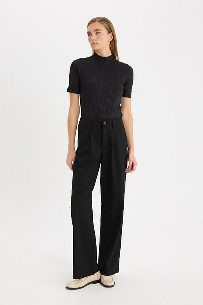 DeFacto Regular Fit Half Turtleneck Basic Plain Ribbed Camisole Short Sleeve Black T-Shirt B1177Ax25Sp