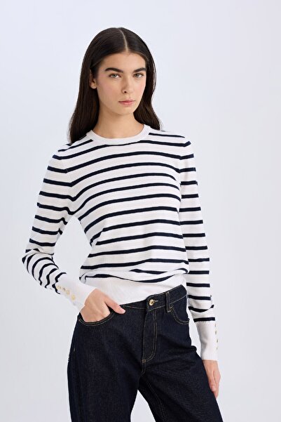 DeFacto Gestreifter Strickpullover mit Rundhalsausschnitt und regulärer Passform A8490AX25SP