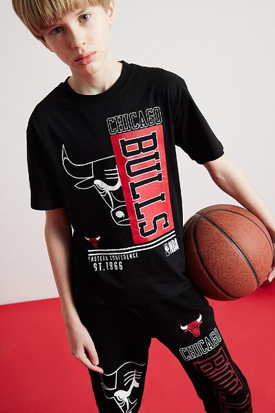 DeFacto Boy's Nba Chicago Bulls Crew Neck Short Sleeve T-Shirt D9504A825Sm