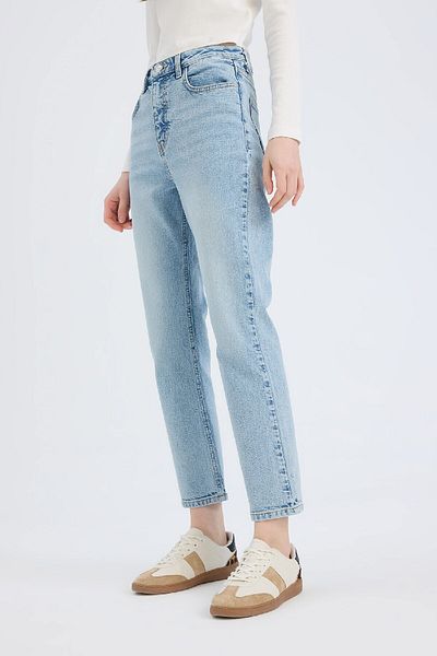 DeFacto Mary Vintage Straight-Jeans mit hoher Taille und geradem Bein – Schneewäsche D7981AX25SP