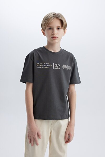 DeFacto Μπλουζάκι με κοντό μανίκι για αγόρια με φαρδιά εφαρμογή με λαιμόκοψη B6165A825SM