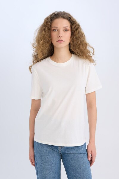 DeFacto Regular Fit Bisiklet Yaka Basic Düz Kısa Kollu Beyaz Tişört D9592ax25sm