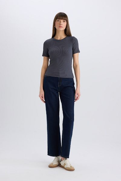 DeFacto Slim-Fit, schmal geschnittenes, geripptes Camisole-Basic-T-Shirt mit Rundhalsausschnitt, einfarbig, kurzärmelig, C0097AX25SP
