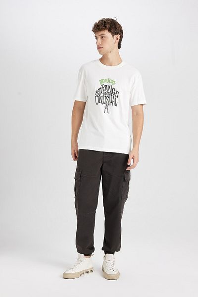 DeFacto 100% βαμβακερό Beetlejuice (1988) T-shirt με κοντό μανίκι με λαιμόκοψη κανονική εφαρμογή D8515ax24au
