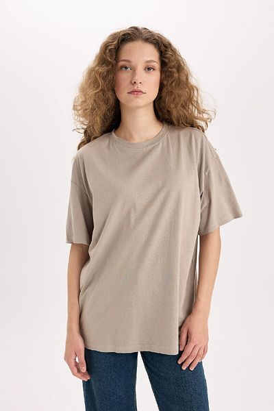 DeFacto Übergroßes, weit geschnittenes Basic-T-Shirt mit Rundhalsausschnitt und kurzen Ärmeln V4136az25sm