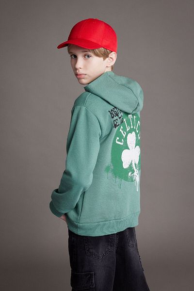 DeFacto Boy's Nba Boston Celtics Hooded Soft Furry Back Printed Sweatshirt D8020A824Wn