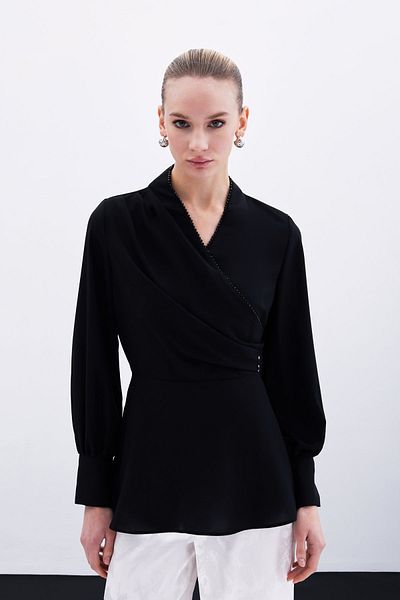 Sateen Блуза с мъниста и яка с двойно закопчаване - Черна Модел №: Gx9688