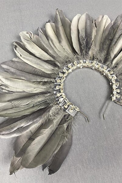 Limelia Stone Detailed Feathered Henna Crown Dali Model Bridal Accessory