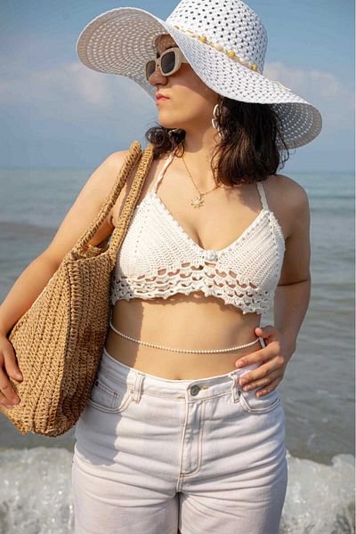 Beyeer Bralet alb tricotat manual – Crop Top – Stil boem