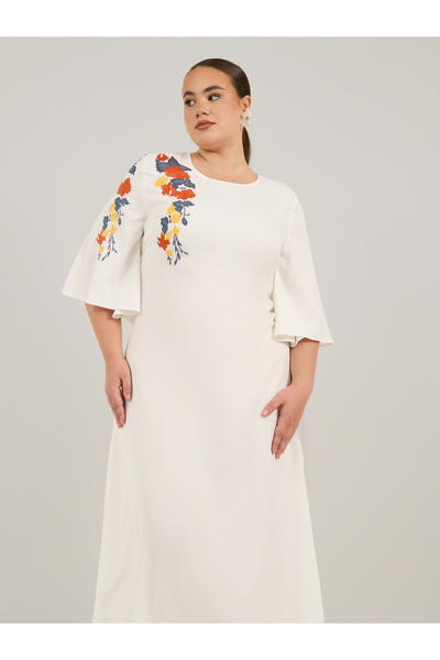 Styli Plus Size Embroidered 3/4 Sleeves A-Line Midi Dress
