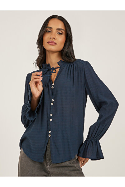 Styli بلوزة بتصميم ذاتي بأزرار مع تفاصيل ربطة عنق