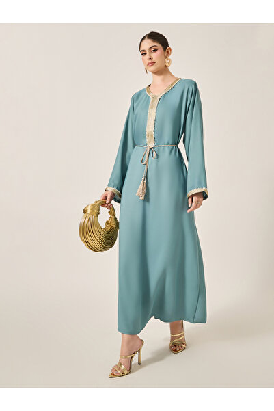 Styli جلابية بتصميم حرف A مع رباط على الخصر وحواف من الدانتيل الساتان