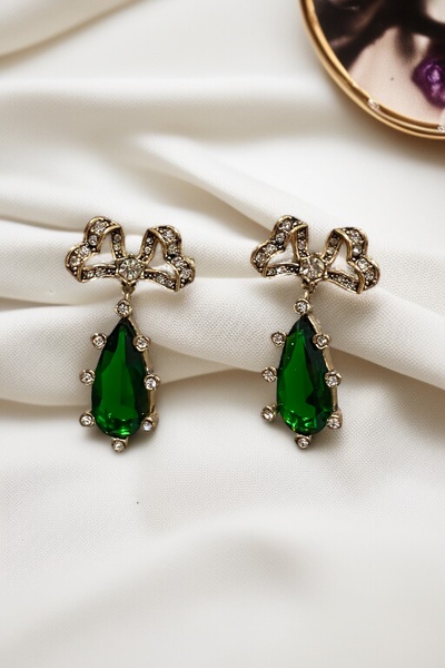 FAYRA ACCESSORIES Kristal Taşlı Fiyonk Figürlü Su Damlası Küpe