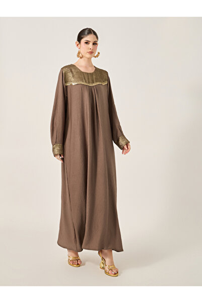 Styli جلابية مزخرفة بفتحة رقبة دائرية وقصة حرف A