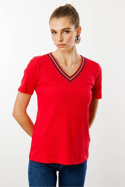 Desen Triko Women's V-Neck Embroidered T-Shirt Red