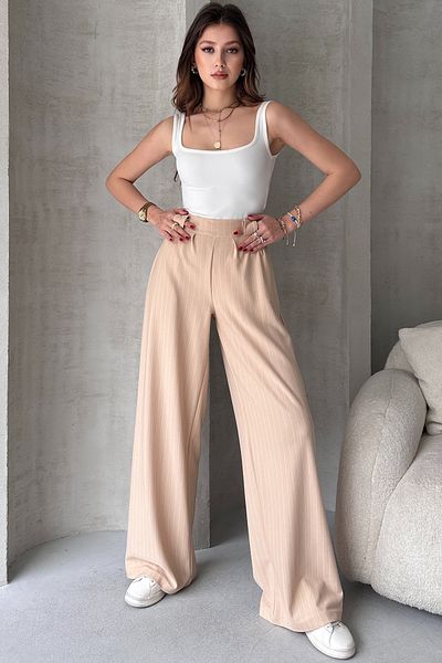 EYYE Powder White Crepe Fabric Loose Cut Women's Trousers