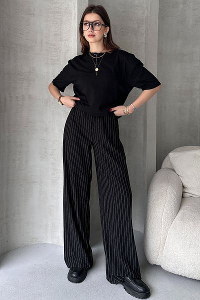 EYYE Black and White Crepe Fabric Loose Cut Women's Trousers
