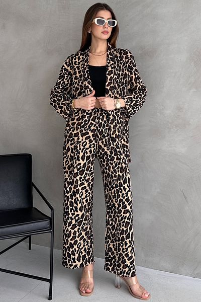 EYYE Leopard Patterned Twisted Fabric Kimono Set