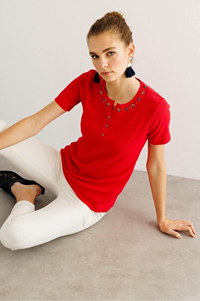 Desen Triko Women's Open Collar Beaded Embroidered Cotton T-Shirt Red
